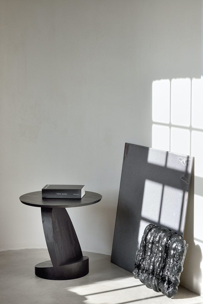 Teak Oblic Black Side Table - Varnished | ethnicraft