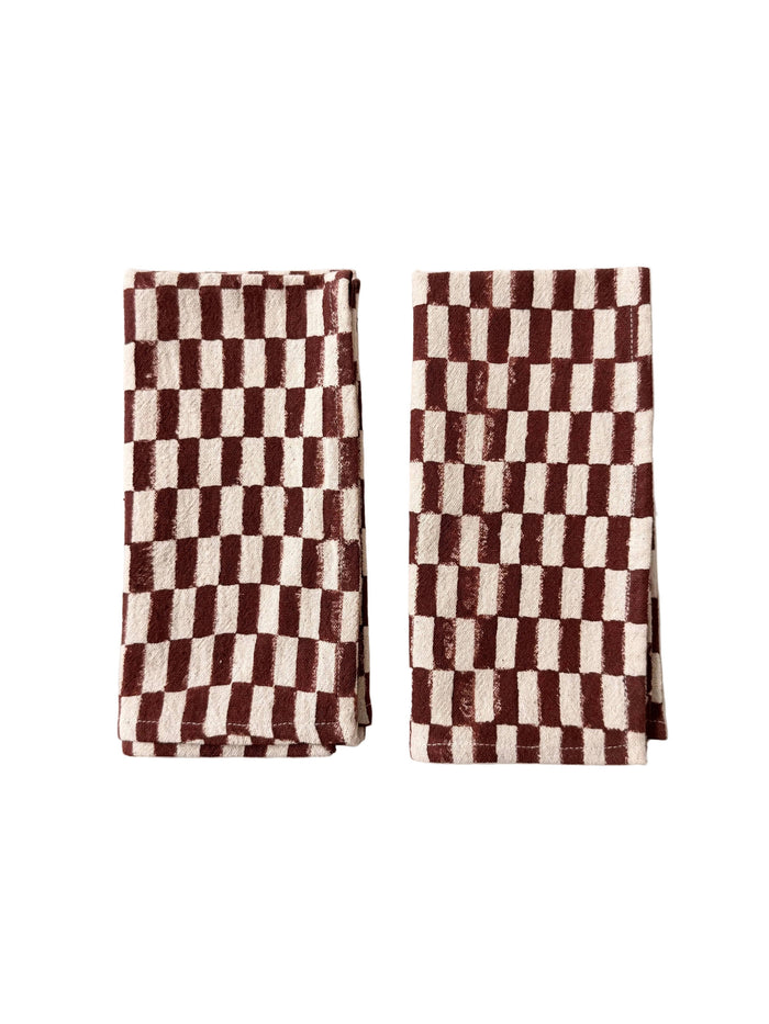 Set of 2 checkered napkins, brown and white, folded with stitched edges