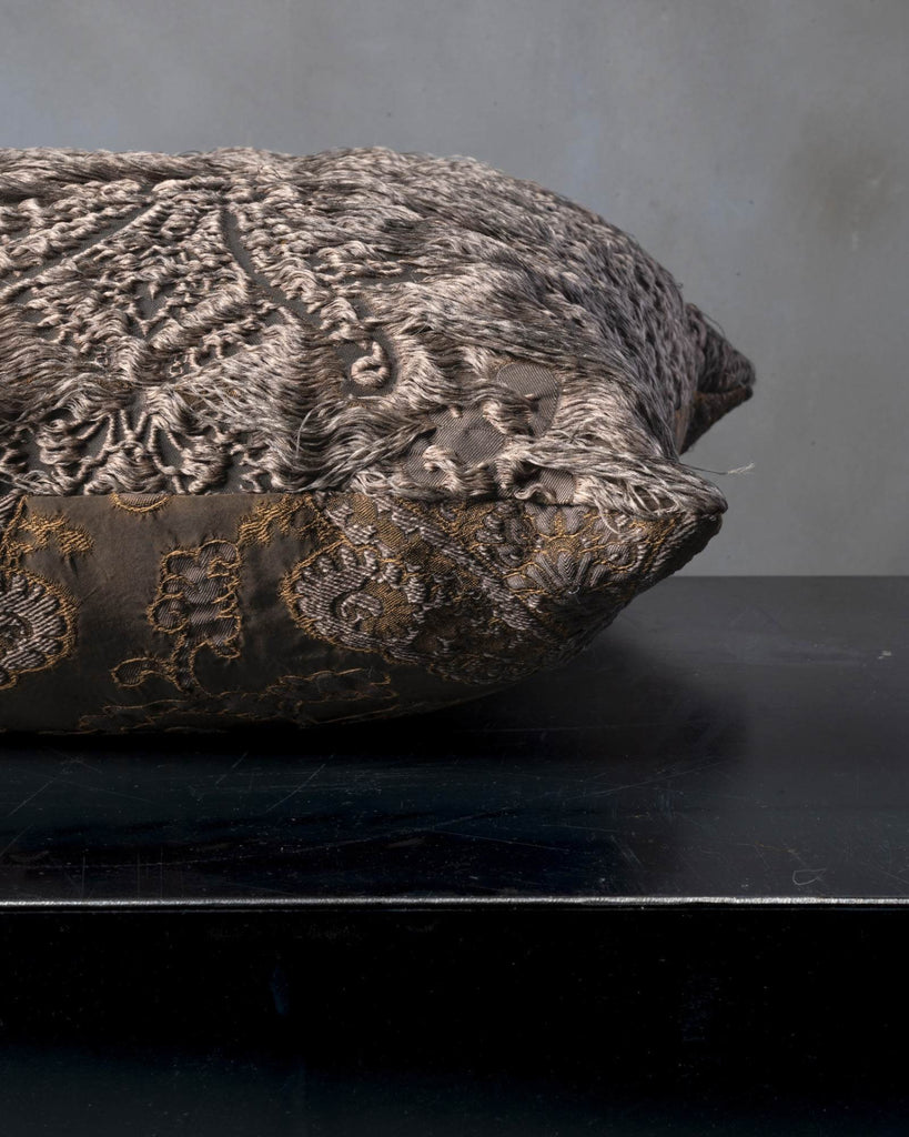 Ademia Pillow - The House of Lyria