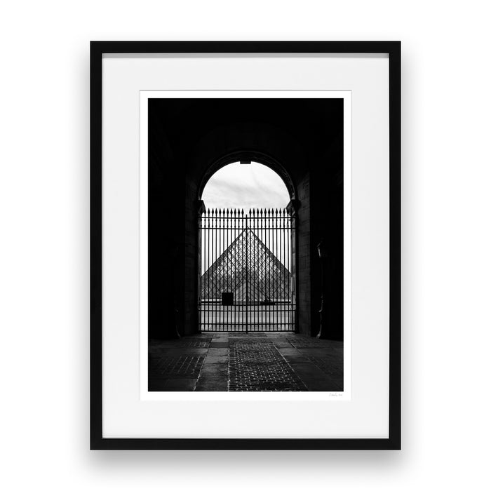 La Pyramide Du Louvre