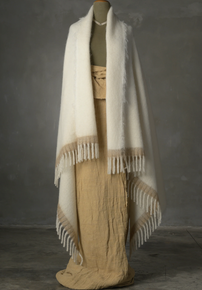 Amaranto Throw - Cream - The House of Lyria