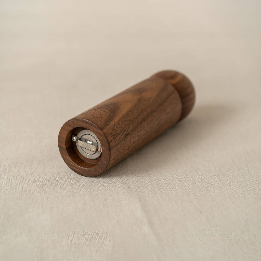 Pepper and Salt Mill Set / Walnut