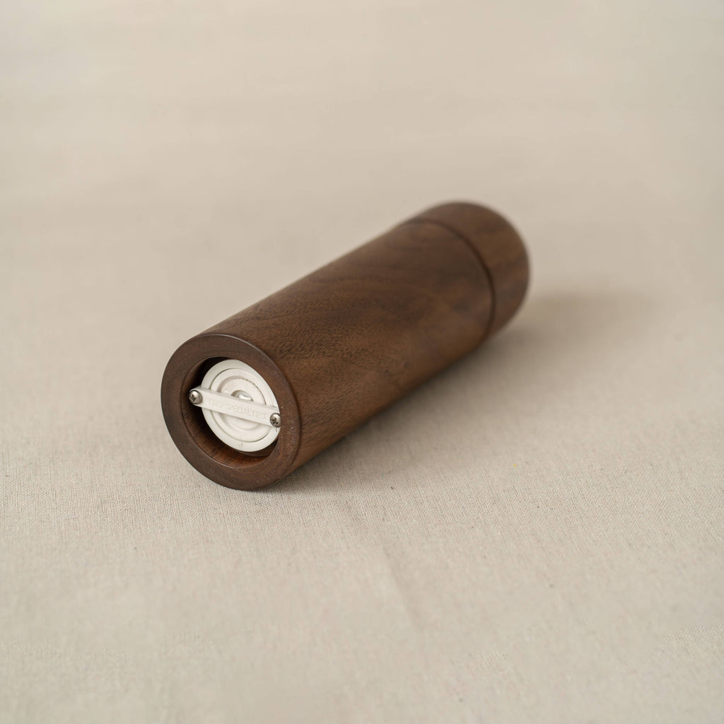 Pepper and Salt Mill Set / Walnut